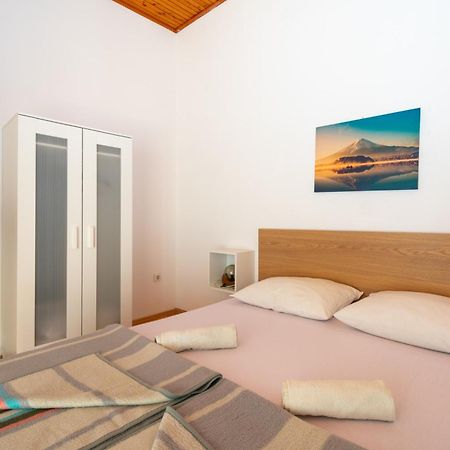 Apartments By The Sea Mandre, Pag - 4101 Kolan Oda fotoğraf